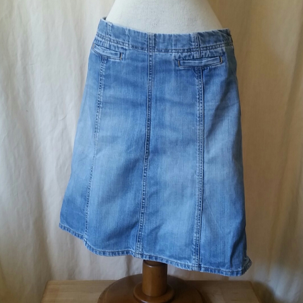Eddie Bauer 6 faded jean skirt